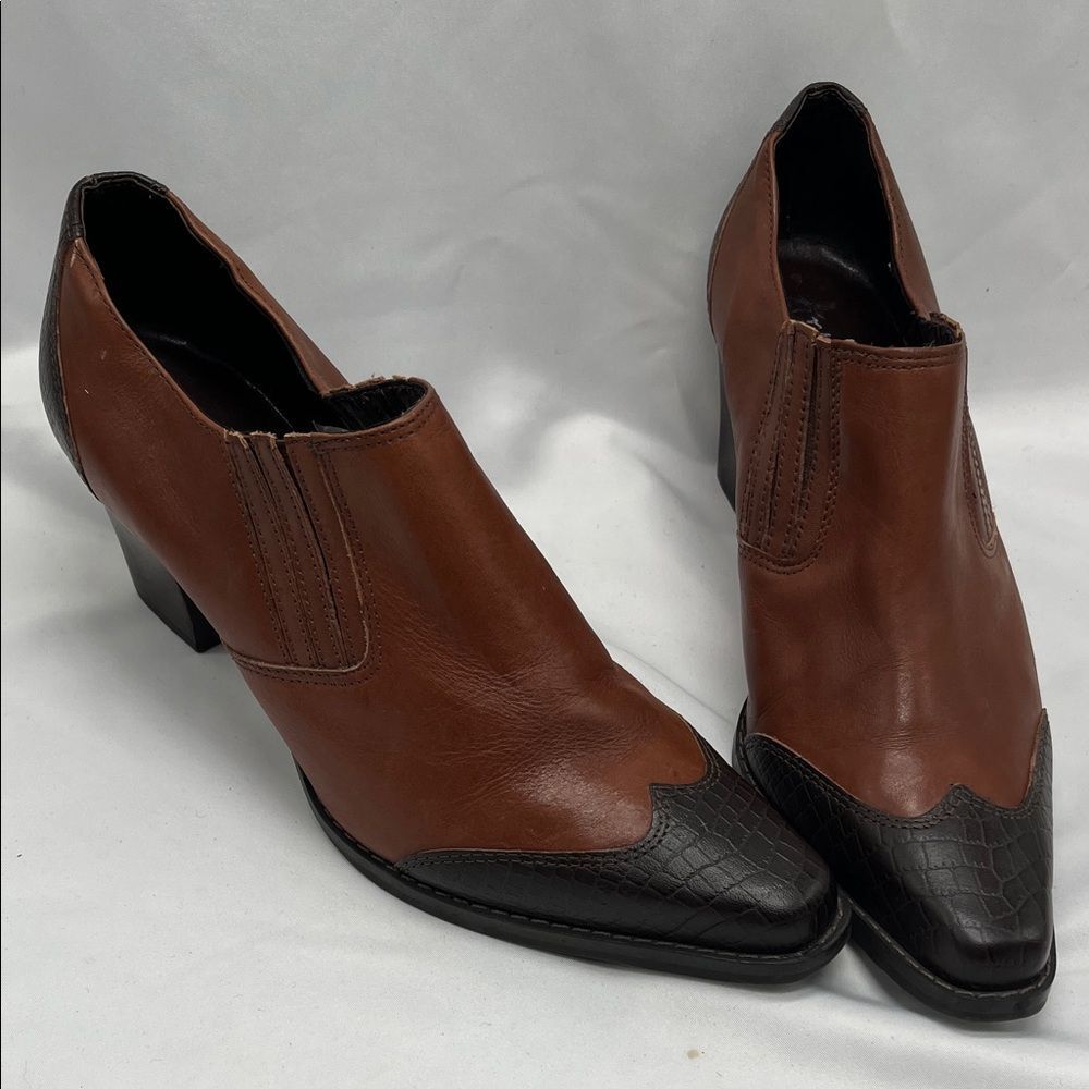 Artiva Brown Leather Claudia Heels